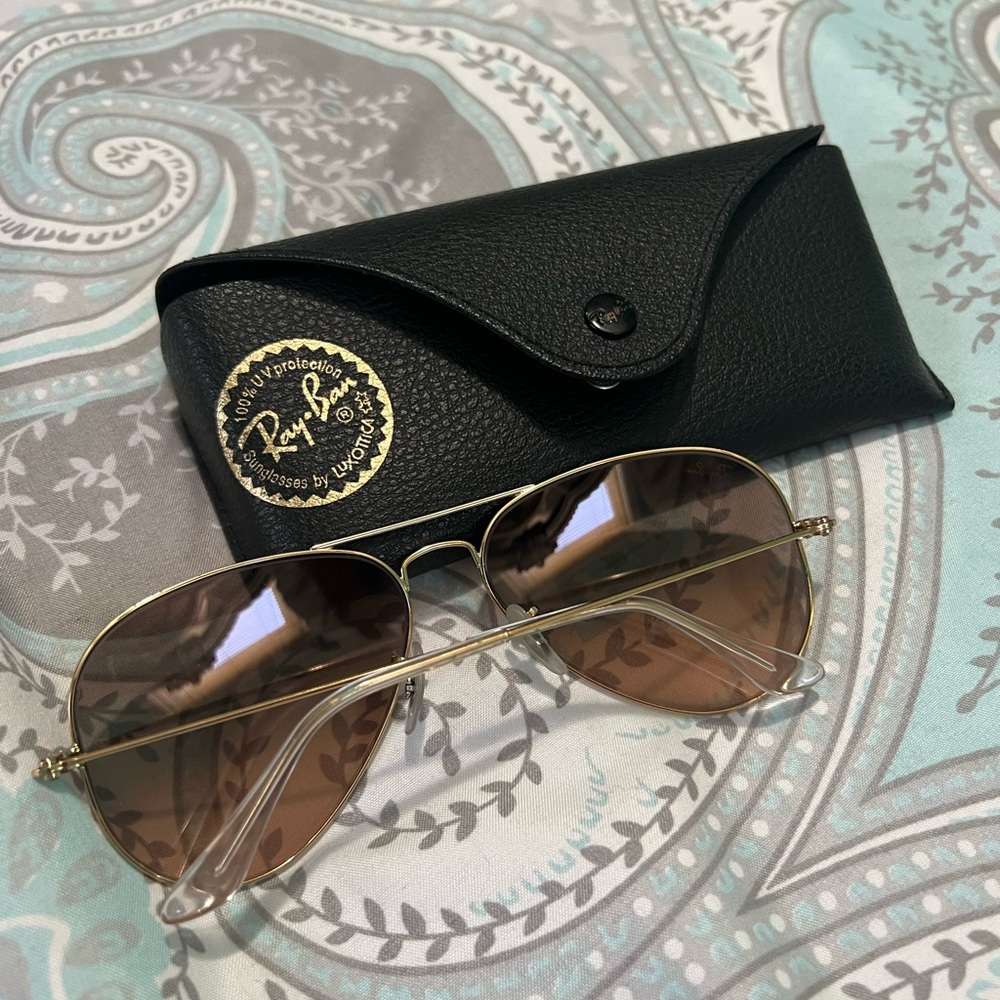 Ray-Ban Classic Aviator Sunglasses - Picture 2 of 2